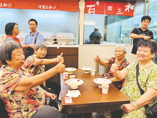 去年，臺(tái)山市實(shí)現(xiàn)鎮(zhèn)（街）長者助餐服務(wù)全覆蓋。