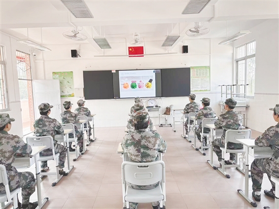 江門市明德學校向?qū)W生開展職業(yè)教育啟蒙課程。