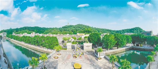 梁?jiǎn)⒊示幼溆诓杩哟逯行模钱?dāng)?shù)亻_(kāi)展愛(ài)國(guó)主義教育、家風(fēng)傳承教育的重要陣地。