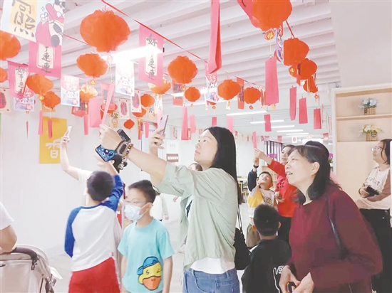 開平市博物館在大堂“粵書吧”舉辦“元宵趣謎會(huì)