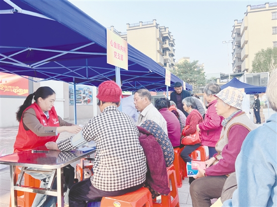 義診吸引來眾多村民。