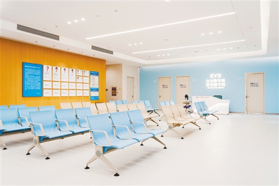 新大樓投入使用后，該院的青白科診療環(huán)境也已全面升級。