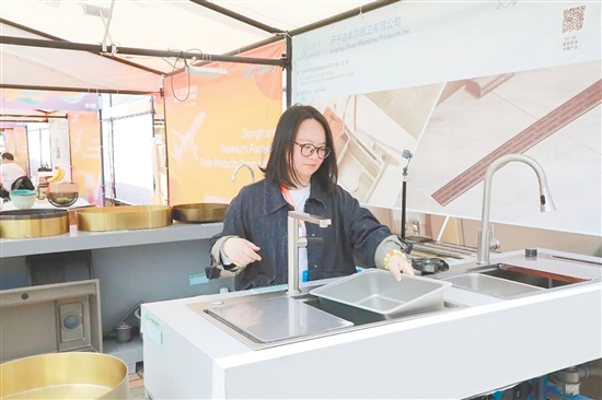 開(kāi)平市8家重點(diǎn)外貿(mào)企業(yè)帶來(lái)拳頭產(chǎn)品，涵蓋水暖衛(wèi)浴、建筑裝飾、出口食品、電器等多個(gè)領(lǐng)域。