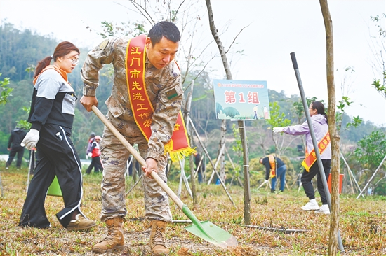 植樹現(xiàn)場。