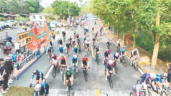 活動吸引了粵港澳大灣區(qū)的150余名自行車運(yùn)動愛好者參加。