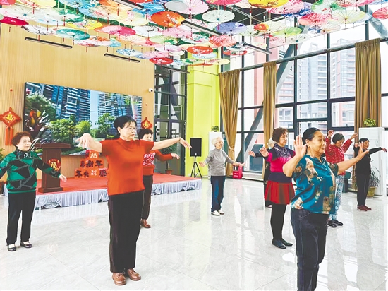 不少銀發(fā)一族選擇來三合鎮(zhèn)旅居養(yǎng)老。