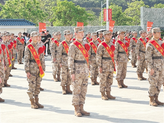 臺(tái)山市舉行2026年春季征兵入伍歡送儀式，為即將踏上軍旅征程、獻(xiàn)身強(qiáng)軍事業(yè)的臺(tái)山青年壯行。