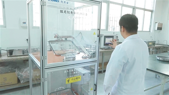 納米涂層技術(shù)應(yīng)用于不銹鋼餐廚產(chǎn)品規(guī)模化生產(chǎn)，有效破解餐廚用具在高鹽高酸環(huán)境下的防銹難題。