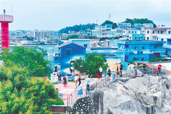 作為省整縣推進(jìn)農(nóng)文旅融合發(fā)展試點(diǎn)，臺(tái)山市將文化資源轉(zhuǎn)化為產(chǎn)業(yè)動(dòng)能，其中，廣海鎮(zhèn)鯤鵬村入選省農(nóng)文旅融合發(fā)展典型案例。