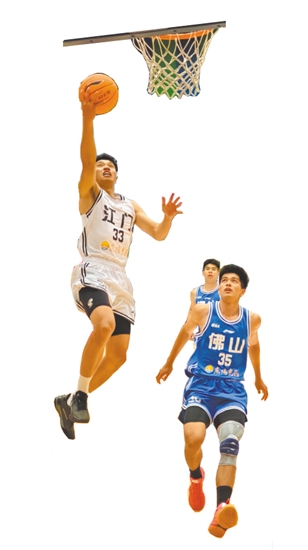 面對(duì)對(duì)手的防守，江門(mén)隊(duì)隊(duì)員奮力拼搏，打出了精氣神，充分展現(xiàn)了僑鄉(xiāng)兒女不服輸、不氣餒的精神風(fēng)貌。