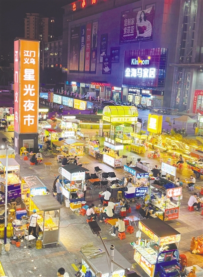 蓬江義烏星光夜市品類繁多，是深夜覓食的熱門之選。