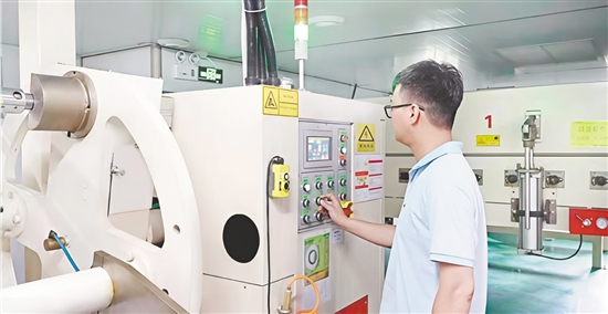 企業(yè)組建專業(yè)技術(shù)研發(fā)團(tuán)隊(duì)，重點(diǎn)攻關(guān)環(huán)保型、高性能膠粘材料核心技術(shù)。