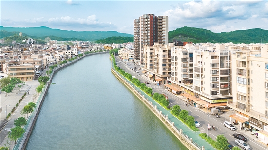 海宴鎮(zhèn)聚力美麗?ài)祖?zhèn)建設(shè)，精心打造美麗河道，實(shí)施一河兩岸景觀亮化工程。