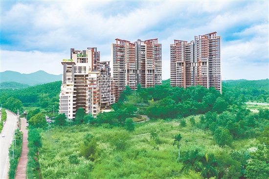 利眾康城旅居康養(yǎng)建設(shè)項目計劃總投資18億元，主要建設(shè)5000張養(yǎng)老床位，配套長者生活娛樂區(qū)、康復(fù)理療區(qū)、空中泳池、休閑農(nóng)場等。