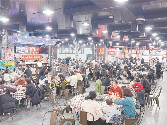 五洞牛肉吸引眾多食客。