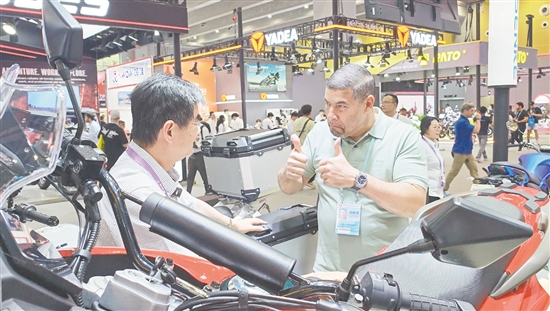 客商點(diǎn)贊國機(jī)南聯(lián)的摩托車產(chǎn)品。