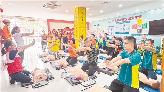 培訓(xùn)導(dǎo)師采用理論講解與實(shí)操指導(dǎo)相結(jié)合的方式，確保參訓(xùn)學(xué)員看得懂、學(xué)得會、用得上。