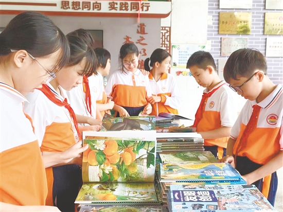 鶴山市“文明閱讀·書香校園”全民閱讀文明實踐系列活動走進各小學。