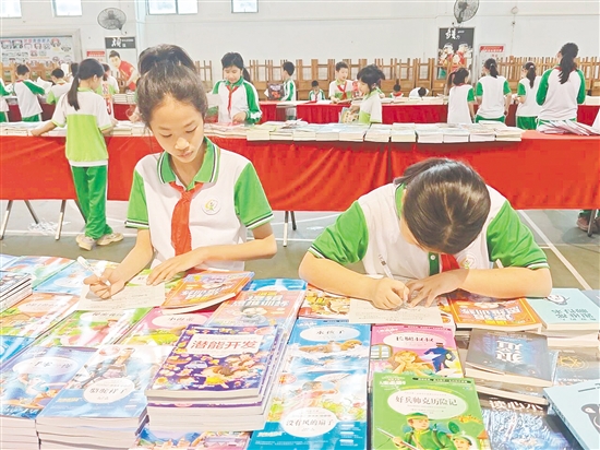 引導學生培養(yǎng)良好的閱讀習慣。