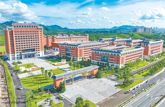 在人大代表的建議下，恩平職教園區(qū)為企業(yè)開展“訂單式”人才培養(yǎng)。