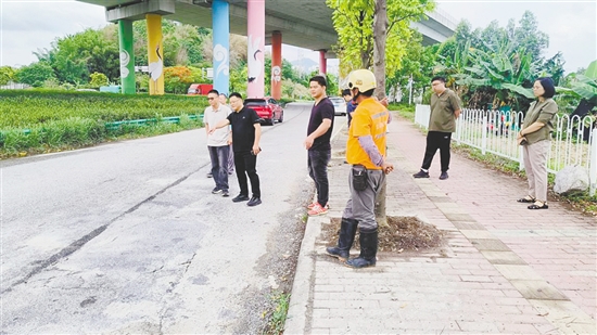 鶴山市政務(wù)服務(wù)和數(shù)據(jù)管理局牽頭多部門下沉一線，現(xiàn)場(chǎng)解決民生訴求。