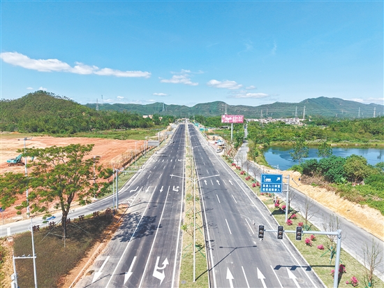 按照城市整體發(fā)展規(guī)劃，未來恩平大道將持續(xù)優(yōu)化道路沿線綠化景觀、市政設(shè)施、慢行系統(tǒng)和公共服務(wù)配套，全力打造一條集交通通行、生態(tài)休閑、品質(zhì)居住、商業(yè)集聚、文體康養(yǎng)于一體的城市綜合發(fā)展主軸。