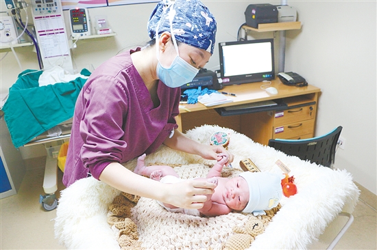是護(hù)士，更是新生兒健康的“第一把關(guān)人”。