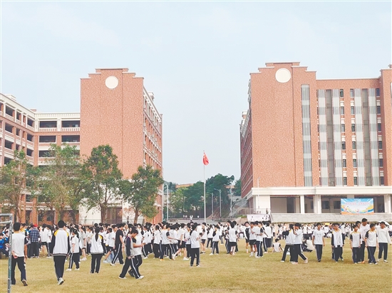棠下中學(xué)改擴(kuò)建后校園面貌煥然一新。