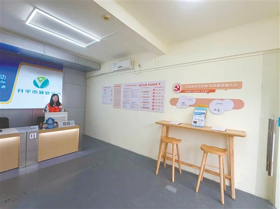 翠山湖“就業(yè)驛站”啟用，為園區(qū)企業(yè)、求職群眾打造“家門口”、園區(qū)里的“一站式”就業(yè)服務(wù)平臺。