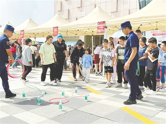 活動設置多個互動游戲攤位，吸引眾多市民參與。