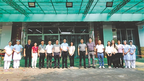 愛心企業(yè)向潮連醫(yī)院捐贈(zèng)醫(yī)用電梯。