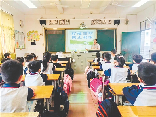 水口鎮(zhèn)第一小學(xué)分教點以主題班會形式開展防溺水宣傳教育。