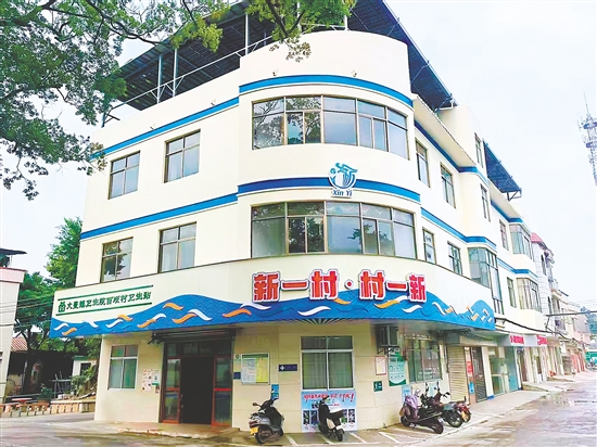 位于新一村村口的村標(biāo)logo設(shè)計(jì)新穎，格外吸睛。