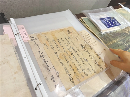 熱心市民無償捐贈(zèng)4批珍貴文物，共計(jì)500余件，涵蓋中堂畫作、家族書信、老照片、歷史史料等多種類型。