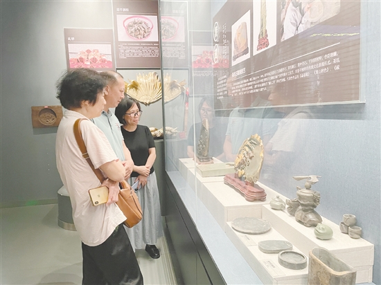恩平市博物館內(nèi)珍藏的文物是見證城市變遷、承載歷史情懷的無(wú)價(jià)之寶。