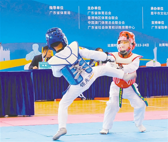 賽場上，選手們身法靈動、技藝精湛。