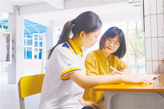 導(dǎo)師制管理針對學(xué)生需求提供個性化輔導(dǎo)。