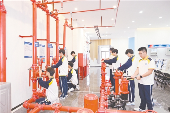 工貿(mào)職校建成安全應(yīng)急實(shí)踐基地。