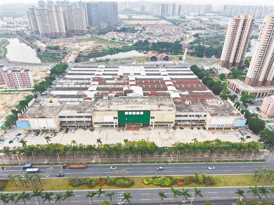 康盛商貿(mào)中心完成升級(jí)改造與招商運(yùn)營(yíng)后，將重點(diǎn)引進(jìn)潮流購(gòu)物、特色餐飲、休閑娛樂(lè)等多元商業(yè)業(yè)態(tài)，全力打造“一站式”綜合性商業(yè)新地標(biāo)。