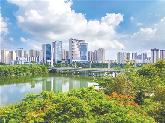 將自然生態(tài)、現(xiàn)代建筑與本土文化完美融合的設計，既讓錦江國際新城成為恩平的城市地標，也重新定義了縣級城市的美學標準。