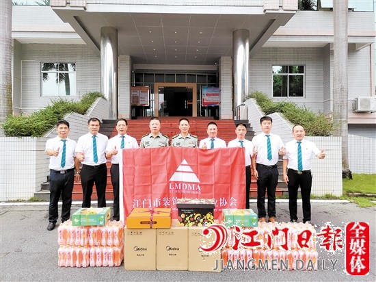 “八一慰問送清涼，不忘初心魚水情