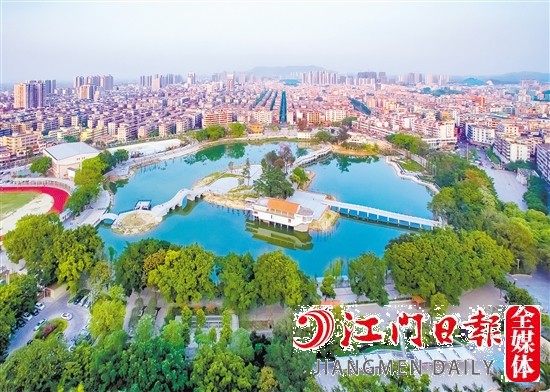 鶴山城市面貌提質(zhì)升級(jí)。圖為鶴山北湖公園。