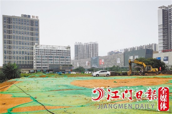 新會駿景灣新盤位于美吉特購物廣場旁。