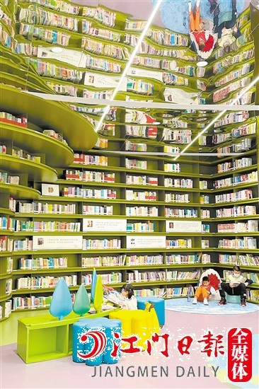 博富控股配建的臺(tái)山中心圖書館，豐富了居民的文化生活，也成了網(wǎng)紅打卡地。