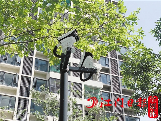 天睿居小區(qū)內(nèi)設(shè)有高空拋物攝像頭。