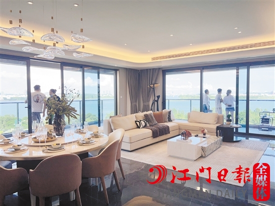 開闊的江景陽臺，成為許多江景房的賣點。