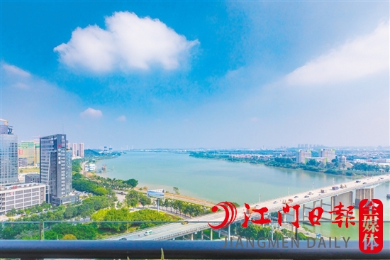 近年來，我市多個樓盤臨江而建。