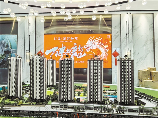 各大樓盤新春氣氛濃郁。