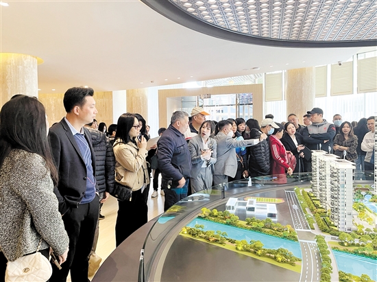 僑胞購房熱拉高本地樓盤成交量。