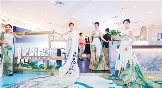 保利瑯悅城市展廳開放現(xiàn)場(chǎng)。